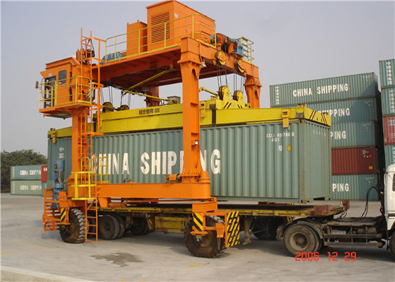 船のヤードおよび港のためのガントリー クレーンを扱う二重ガードの容器
